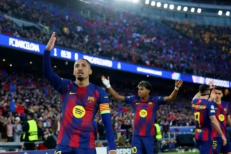 Raphinha marca dois em goleada do Barcelona na Liga dos Campeões
