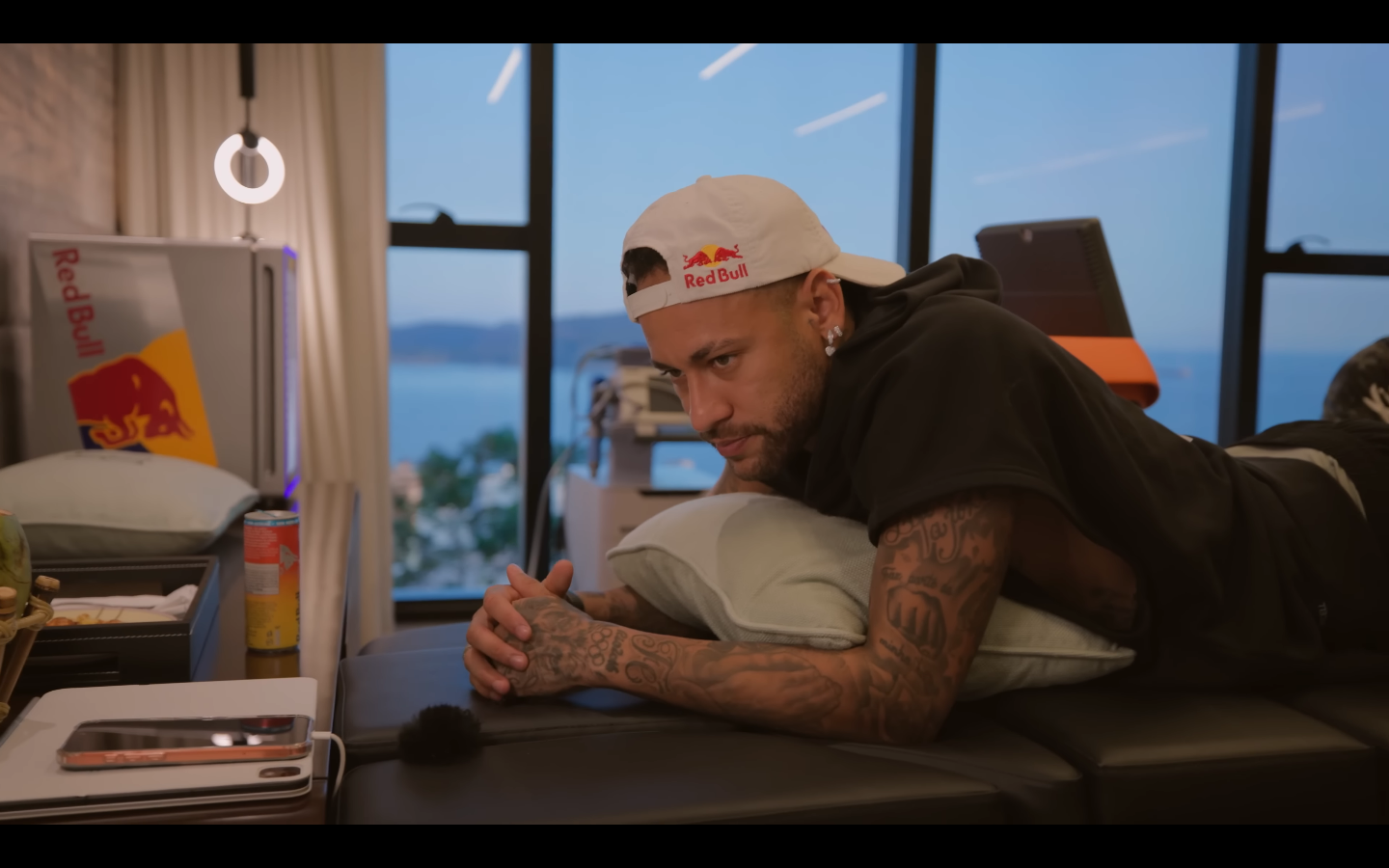 Com presença incerta na Copa, Neymar desabafa sobre pressão de ser jogador: “Massacrante”