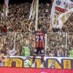 Atacante que decidiu Ba-Vi surge com camisa do Vitória e fala sobre retorno aos gramados; assista