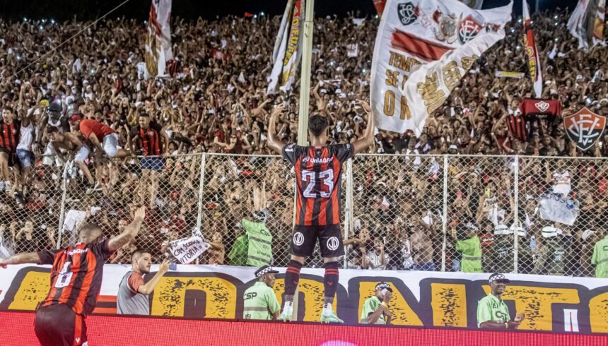 Atacante que decidiu Ba-Vi surge com camisa do Vitória e fala sobre retorno aos gramados; assista