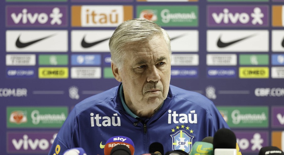 Ancelotti confirma atleta do Flamengo e quatro atacantes no time titular do Brasil contra França