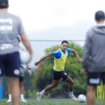 Everton Ribeiro e Gilberto voltam a treinar com bola; saiba quando retornam