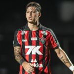 Vai para jogo? Tarzia surge como opção ofensiva no Vitória na estreia da Copa do Nordeste