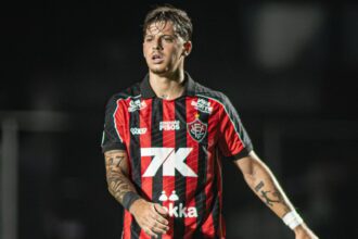 Vai para jogo? Tarzia surge como opção ofensiva no Vitória na estreia da Copa do Nordeste