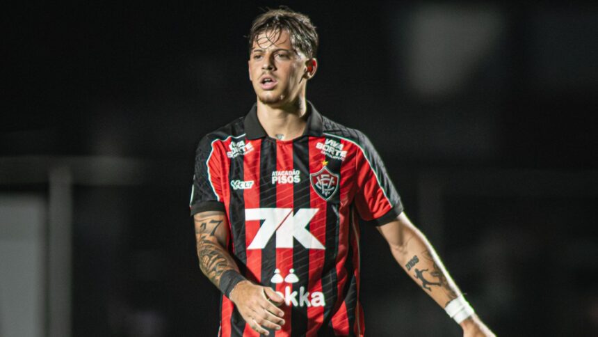 Vai para jogo? Tarzia surge como opção ofensiva no Vitória na estreia da Copa do Nordeste