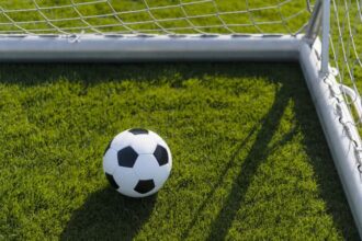 Lateral de seleção rompe ligamento do tornozelo direito e está fora da Copa do Mundo