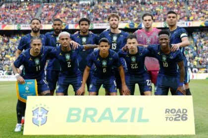 Atacante do Brasil sai lesionado em amistoso contra a França e preocupa para o restante da temporada