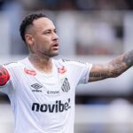 Neymar se manifesta após discussão e troca de ofensas com torcedores do Santos: “Não vou aceitar isso”