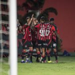 Jogador do Vitória lidera ranking de participações em gols entre pontas da Série A na temporada
