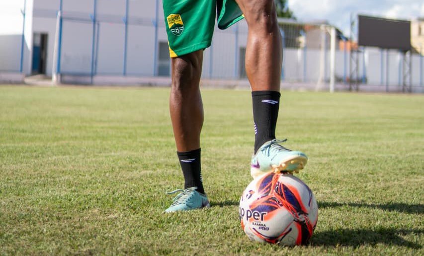 Dos palcos aos campos: filho de cantor baiano assina com o Barreiras FC e vai disputar o Baianão Série B 2026
