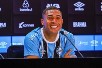 Atacante do Grêmio que perdeu três pênaltis em sequência revela bastidores do ocorrido; veja as cobranças