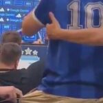 Torcedor invade coletiva de treinador após partida de seleção e faz cobranças: “Quero que esteja preparado”