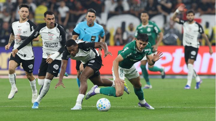 Confusão, xingamentos e jogadores agredidos: assista à briga generalizada após clássico entre Corinthians e Palmeiras