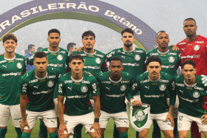 Jogador do Palmeiras é alvo de racismo em clássico contra o Corinthians