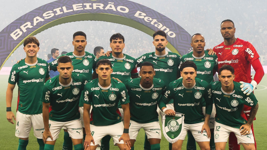Jogador do Palmeiras é alvo de racismo em clássico contra o Corinthians