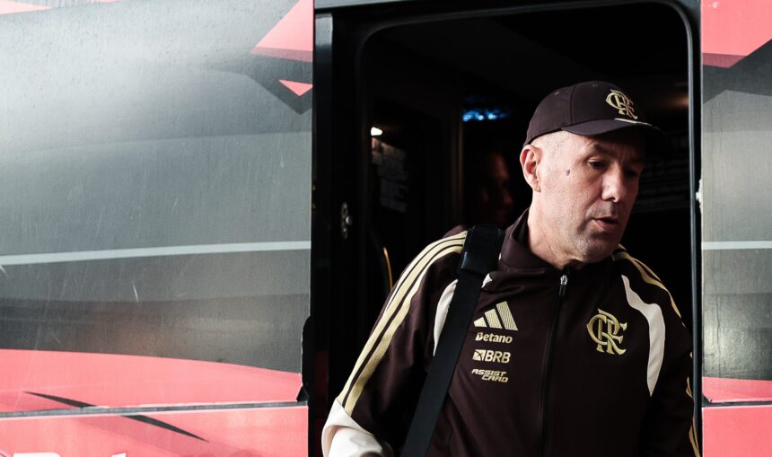 Técnico do Flamengo projeta duelo contra o Vitória pela Copa do Brasil: “Pode haver coisas além do futebol”