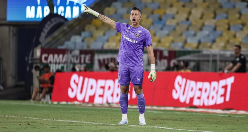Aos 45 anos, Fábio bate novo recorde na carreira após empate do Fluminense na Libertadores