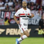 Lucas Moura sofre lesão gravíssima em duelo contra o Bahia; saiba mais