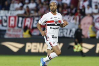 Lucas Moura sofre lesão gravíssima em duelo contra o Bahia; saiba mais