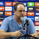 Menosprezo? Ceni explica opção de recuar Luciano Juba para a linha de defesa contra o Remo: “Os gols que faz são de bola parada”