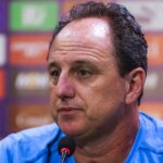 Rogério Ceni se manifesta após protestos da torcida e abre o jogo sobre deixar o Bahia: “Isso é para gente fraca”