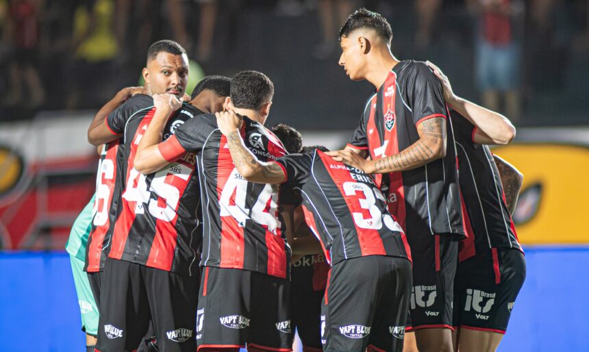 Vitória perde peça importante da defesa para duelo contra o Santos pelo Brasileirão