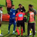VÍDEO: Maqueiro se irrita e chuta jogador caído durante partida do Campeonato Brasileiro