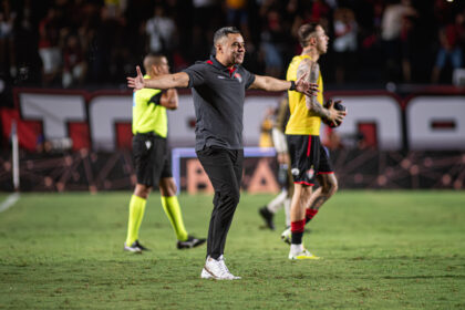 Após classificação do Vitória, Jair Ventura protagoniza momento ‘fofura’ com repórter