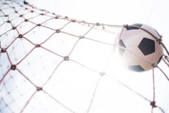 Treinador relembra convivência com astro da Seleção e critica postura: “Só pensava em mulheres e festas”