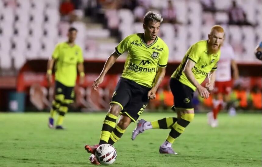 Equipe paulista assume liderança da Série B graças a golaço de jogador emprestado pelo Vitória; assista