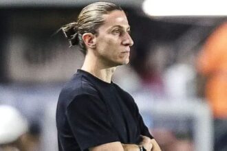 NOVOS ARES! Filipe Luís negocia para assumir comando de clube europeu, diz jornal