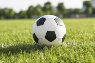 Lateral tem passaporte roubado no dia do casamento e atrasa apresentação para a Copa