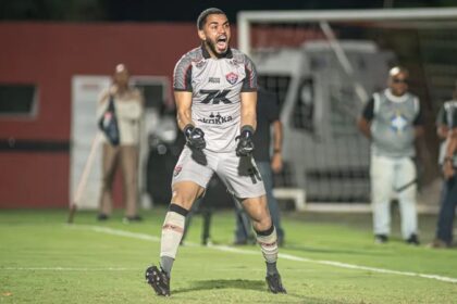 Lucas Arcanjo celebra marca de 250 jogos pelo Vitória e agradece apoio da torcida: “Nunca imaginei viver isso”
