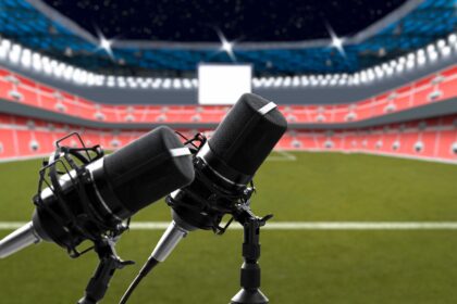 Narradores brasileiros fazem comentários preconceituosos contra atleta durante transmissão de jogo de futebol; ouça
