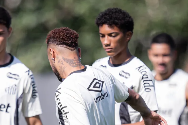 Após suposta agressão, Robinho Jr. espera desculpas públicas de Neymar e pode deixar o Santos