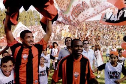 Vampeta relembra história curiosa nos tempos de Vitória sobre briga com companheiro: “Paulo Carneiro resolveu”
