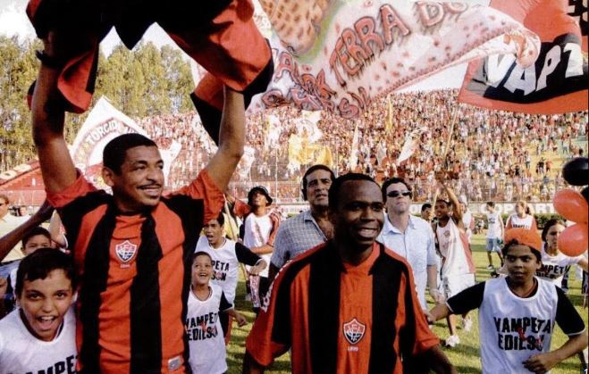 Vampeta relembra história curiosa nos tempos de Vitória sobre briga com companheiro: “Paulo Carneiro resolveu”