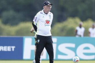 “Estamos ajudando Ancelotti a gerenciar o grupo”, diz campeão mundial a respeito da Seleção Brasileira na Copa