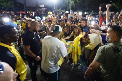 Neymar vai igualar Pelé e Rivaldo caso entre em campo contra Escócia na Copa; entenda