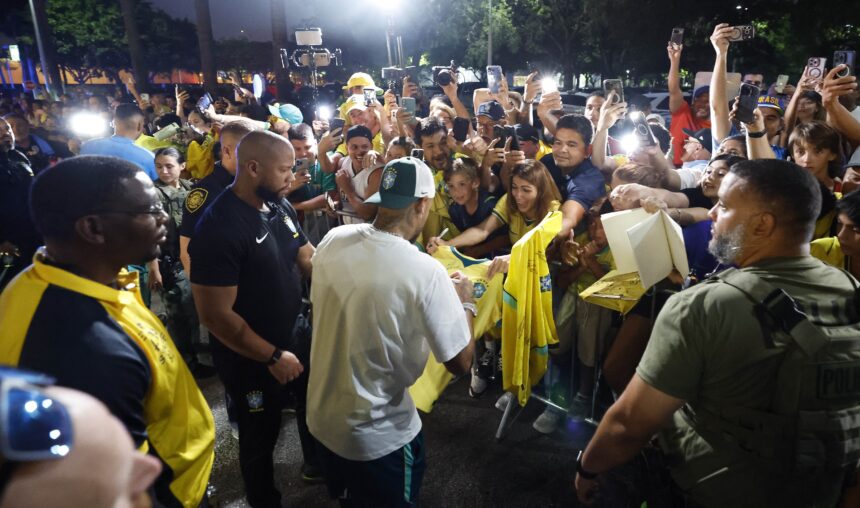 Neymar vai igualar Pelé e Rivaldo caso entre em campo contra Escócia na Copa; entenda