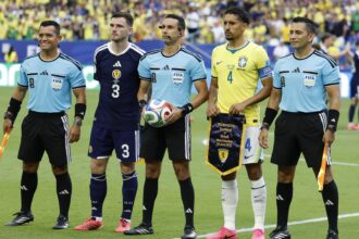 Gol cancelado, caos na internet: brasileiros se confundem e atacam piloto da Stock Car após árbitro anular gol do Brasil
