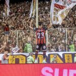 Ex-jogador do Vitória comemora resultado diante do Fortaleza, diz que vai ao Barradão e detona Thiago Carpini: “Treinador fraco”