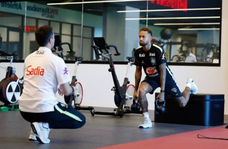 Neymar passa por exames e resultados apontam “evolução”, de acordo com a CBF