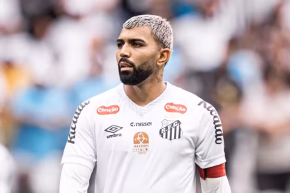 STJD impõe suspensão a Gabigol por gesto obsceno a torcedor