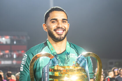 Campeão pelo Vitória, Lucas Arcanjo é eleito o melhor goleiro da Copa do Nordeste