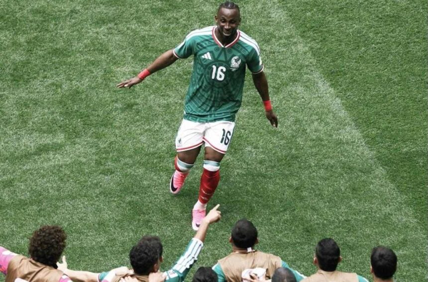 Na estreia da Copa, México vence a África do Sul em jogo marcado por expulsões