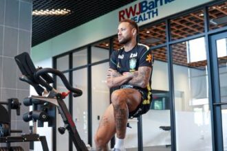 DIA D! Neymar faz exames nesta segunda-feira (8) e pode ter futuro definido na Copa do Mundo