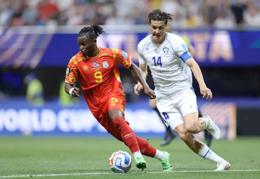 RD Congo vira sobre o Uzbequistão e conquista vaga no mata-mata da Copa do Mundo pela primeira vez na história