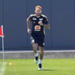 Na transição! Neymar treina em campo pela primeira vez para a Copa do Mundo