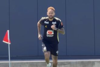 Na transição! Neymar treina em campo pela primeira vez para a Copa do Mundo